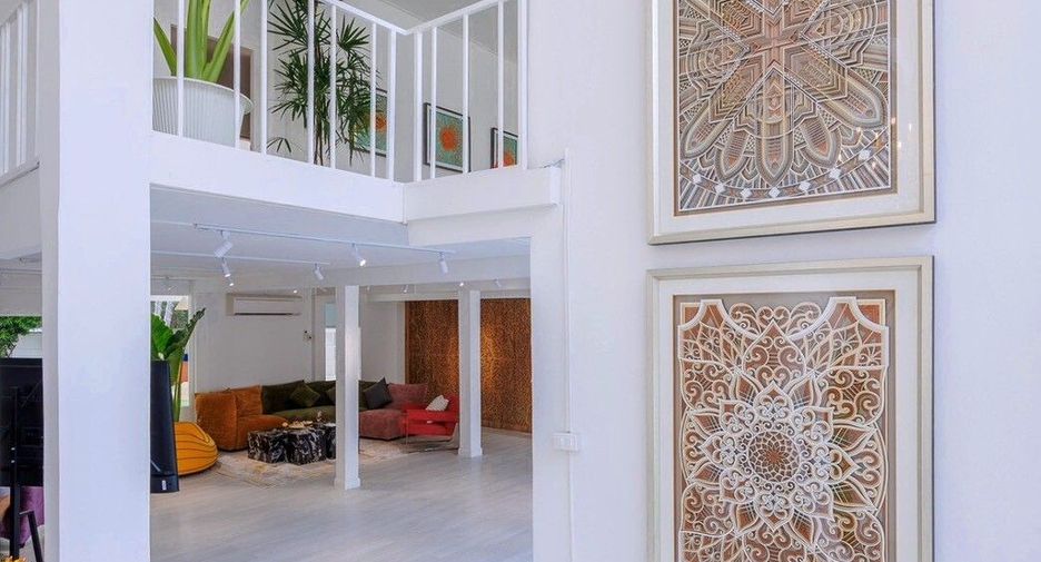 For rent 7 bedrooms villa in Watthana, Bangkok