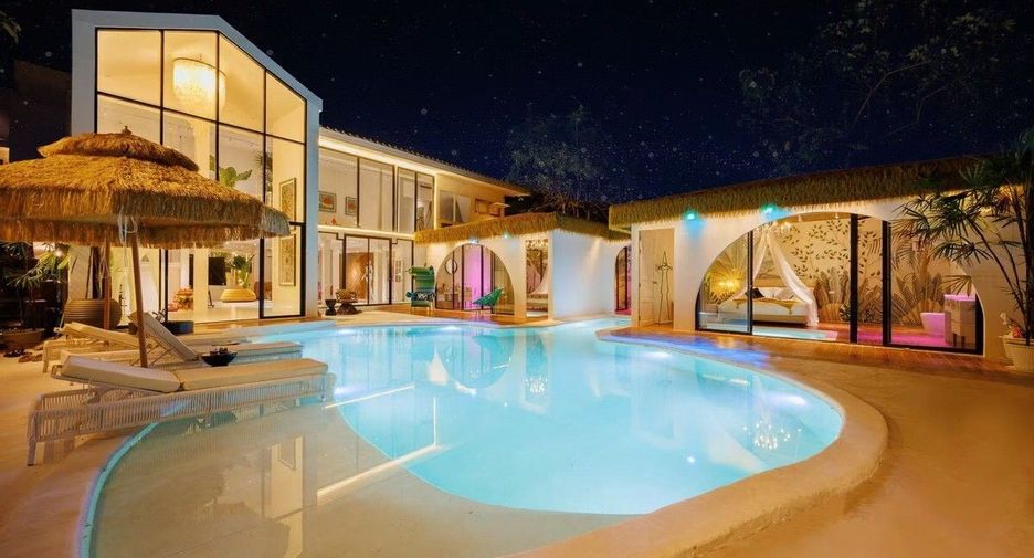 For rent 7 bedrooms villa in Watthana, Bangkok