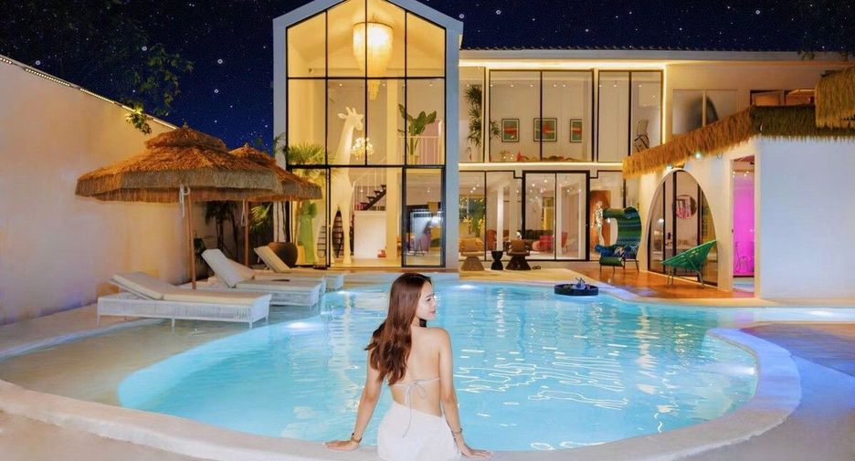 For rent 7 bedrooms villa in Watthana, Bangkok