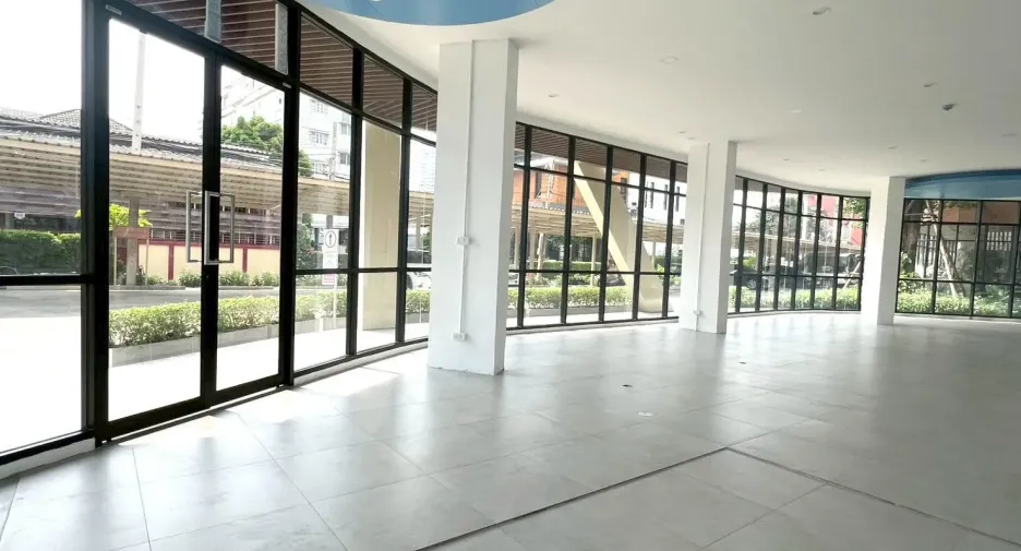 For rent retail Space in Phra Khanong, Bangkok