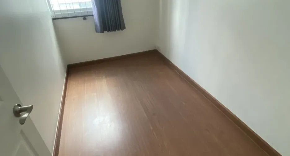 For rent retail Space in Bang Rak, Bangkok