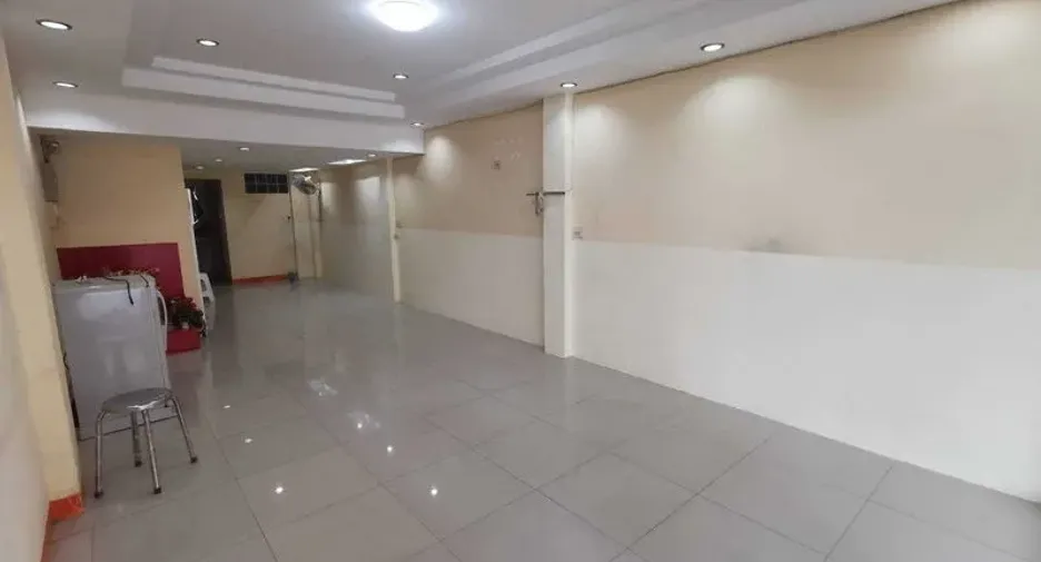 For rent retail Space in Suan Luang, Bangkok