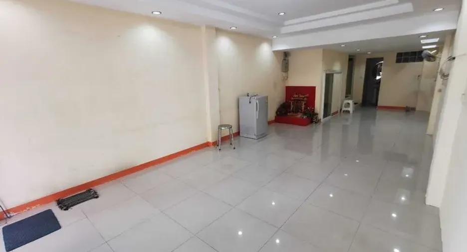 For rent retail Space in Suan Luang, Bangkok