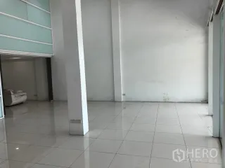For rent and for sale retail Space in Khan Na Yao, Bangkok