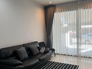 Reihenhaus zum Kauf mit 3 Zimmer in Saphan Sung, Bangkok