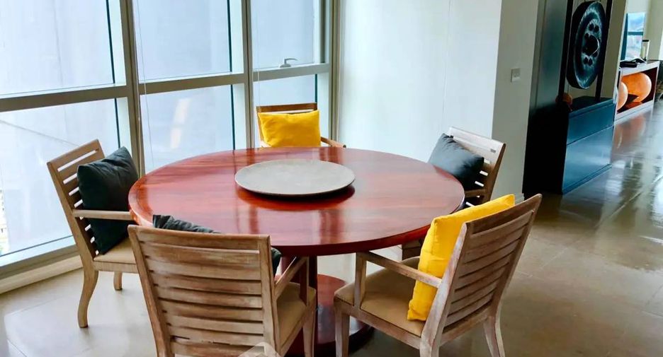 For sale 3 ベッドルーム condo in Sathon, Bangkok