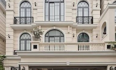 For sale 4 bedrooms townhouse in Watthana, Bangkok