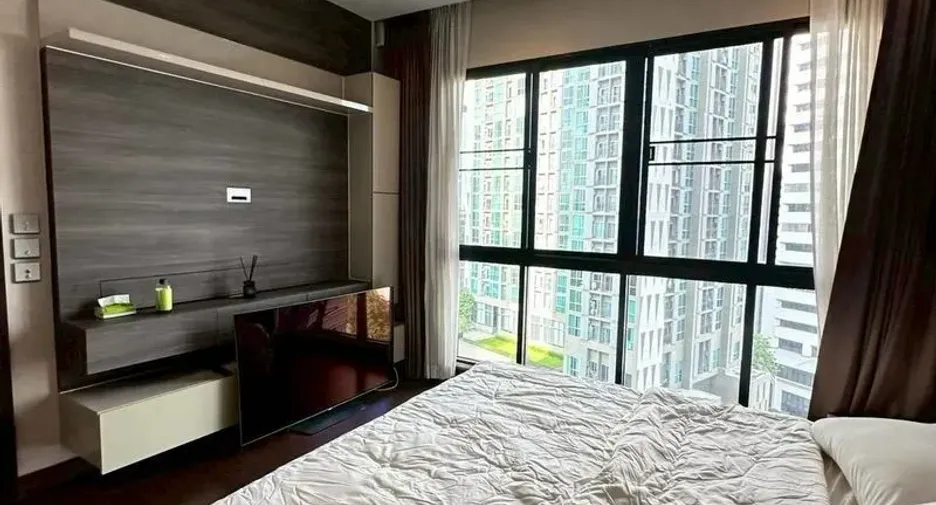 For rent 3 bedrooms condo in Huai Khwang, Bangkok