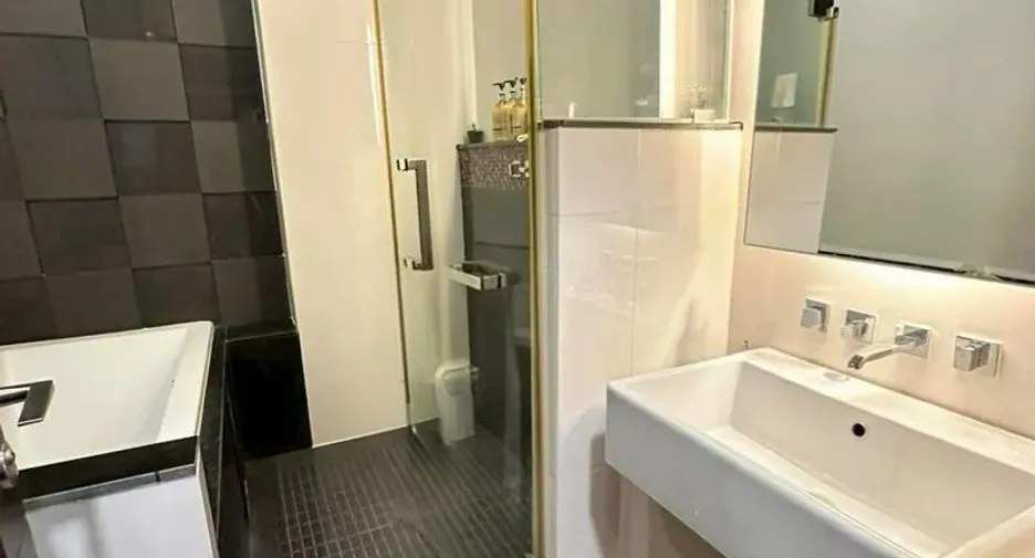 For rent 3 bedrooms condo in Huai Khwang, Bangkok