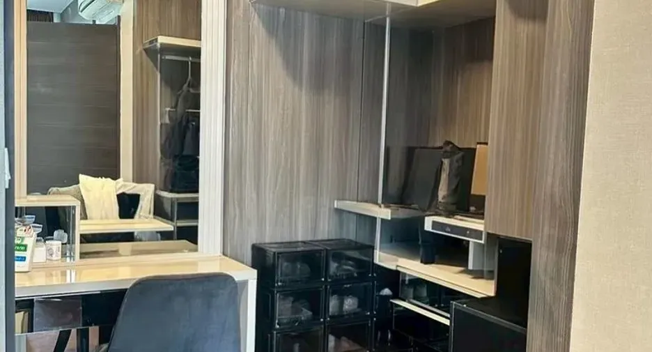For rent 3 bedrooms condo in Huai Khwang, Bangkok
