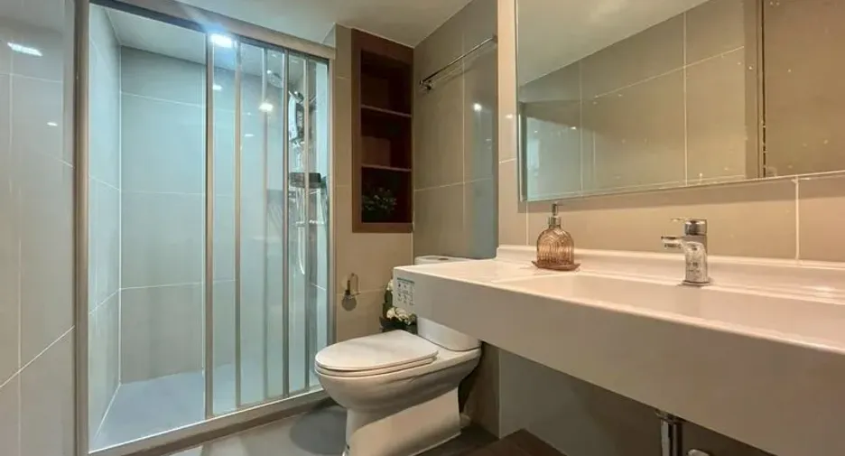 For rent 2 bedrooms condo in Huai Khwang, Bangkok