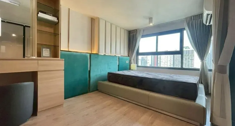 For rent 2 bedrooms condo in Huai Khwang, Bangkok