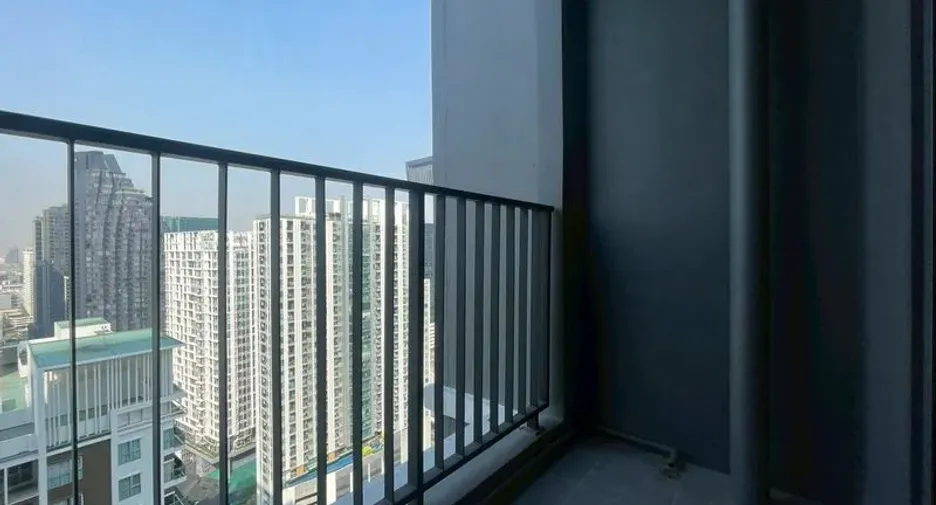 For rent 2 bedrooms condo in Huai Khwang, Bangkok