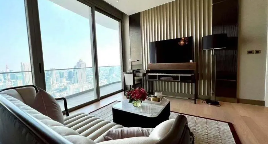 For rent 3 bedrooms condo in Khlong San, Bangkok