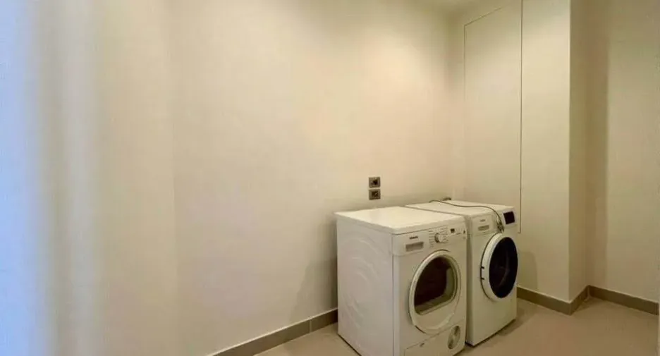For rent 3 bedrooms condo in Khlong San, Bangkok