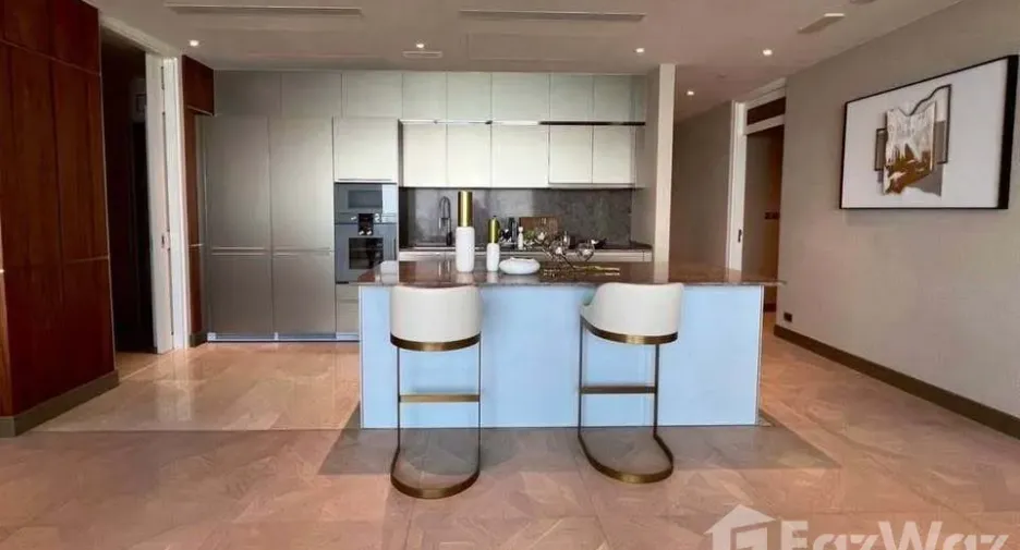 For rent 3 bedrooms condo in Khlong San, Bangkok