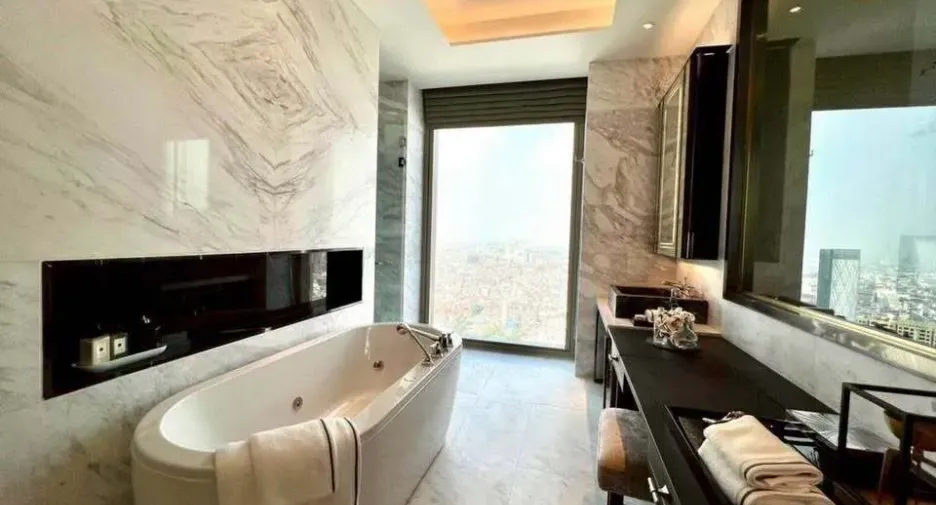 For rent 3 bedrooms condo in Khlong San, Bangkok