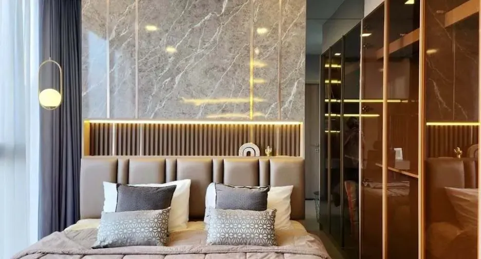 For rent 2 bedrooms condo in Huai Khwang, Bangkok
