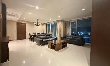 Condo en alquiler de 3 habitaciones en Khlong Toei, Bangkok
