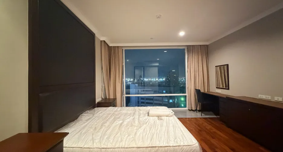 À louer 3 chambres condo à Khlong Toei, Bangkok