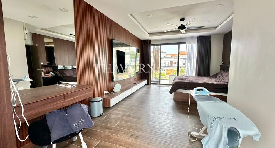 For sale 4 bedrooms house in South Pattaya, Pattaya