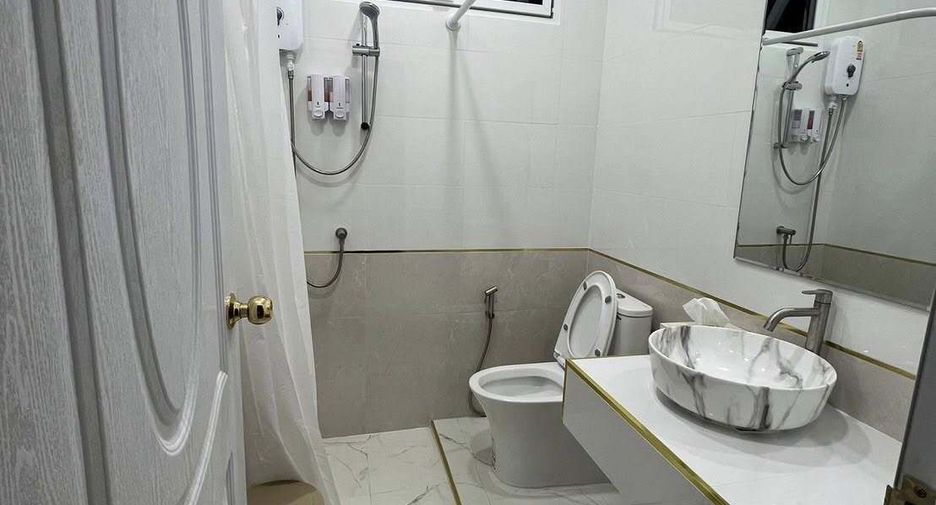 For sale and for rent 5 bedrooms house in Lat Krabang, Bangkok