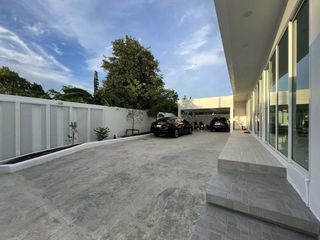 For sale and for rent 5 bedrooms house in Lat Krabang, Bangkok