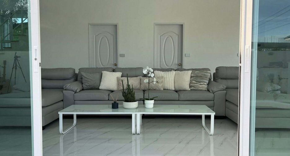 For sale and for rent 5 bedrooms house in Lat Krabang, Bangkok