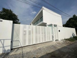 For sale and for rent 5 bedrooms house in Lat Krabang, Bangkok