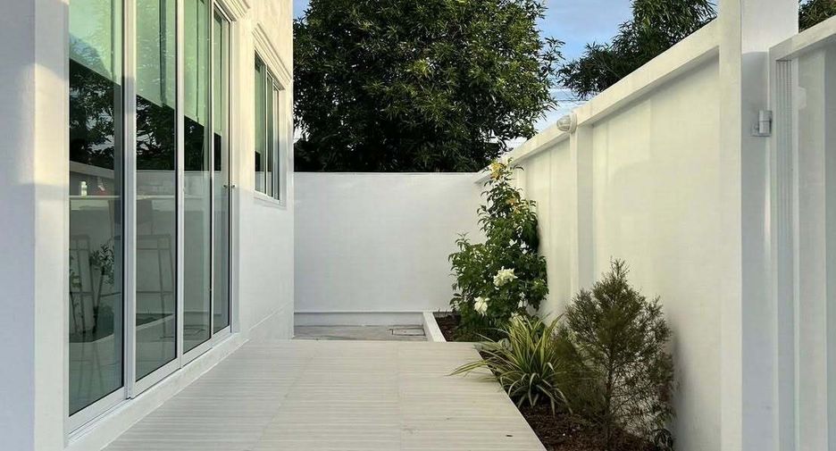 For sale and for rent 5 bedrooms house in Lat Krabang, Bangkok