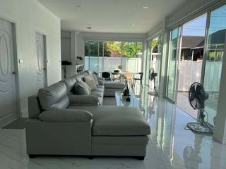 For sale and for rent 5 bedrooms house in Lat Krabang, Bangkok