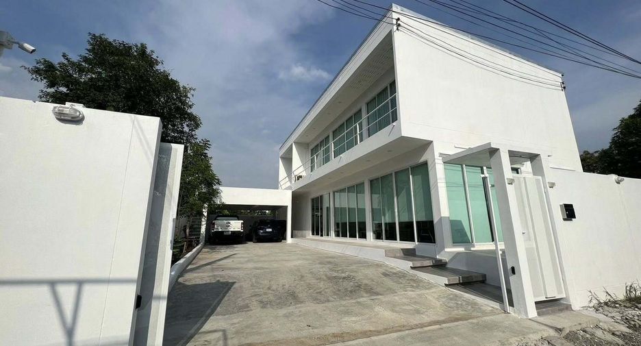 For sale and for rent 5 bedrooms house in Lat Krabang, Bangkok