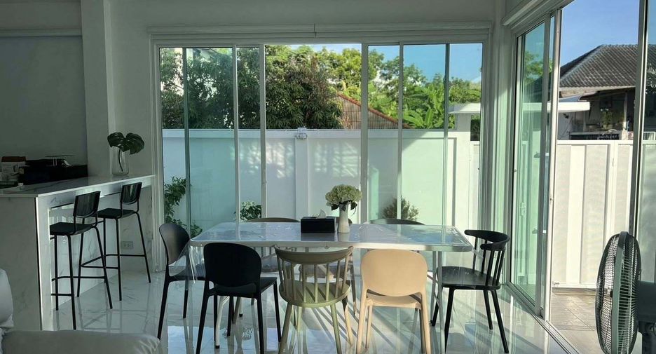 For sale and for rent 5 bedrooms house in Lat Krabang, Bangkok