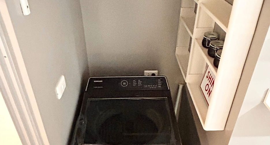 For rent 3 bedrooms condo in Huai Khwang, Bangkok