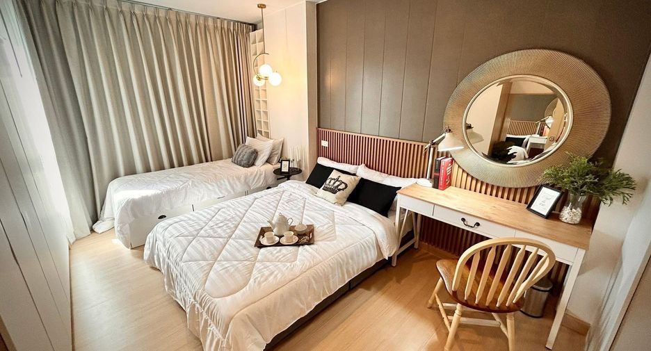 For rent 3 bedrooms condo in Huai Khwang, Bangkok
