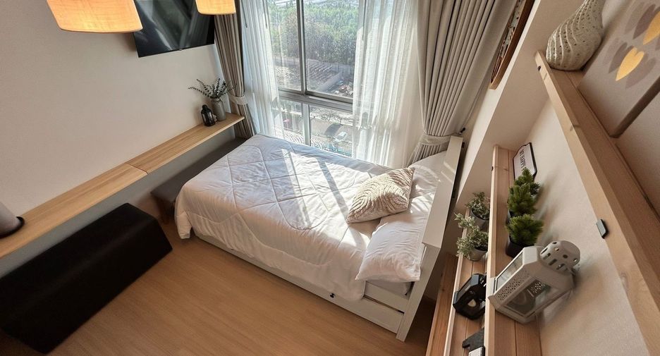 For rent 3 bedrooms condo in Huai Khwang, Bangkok