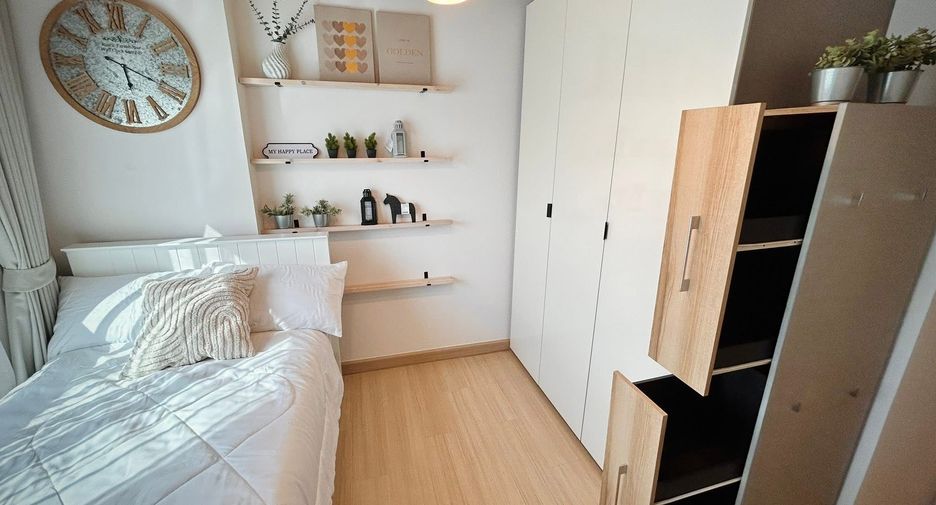 For rent 3 bedrooms condo in Huai Khwang, Bangkok
