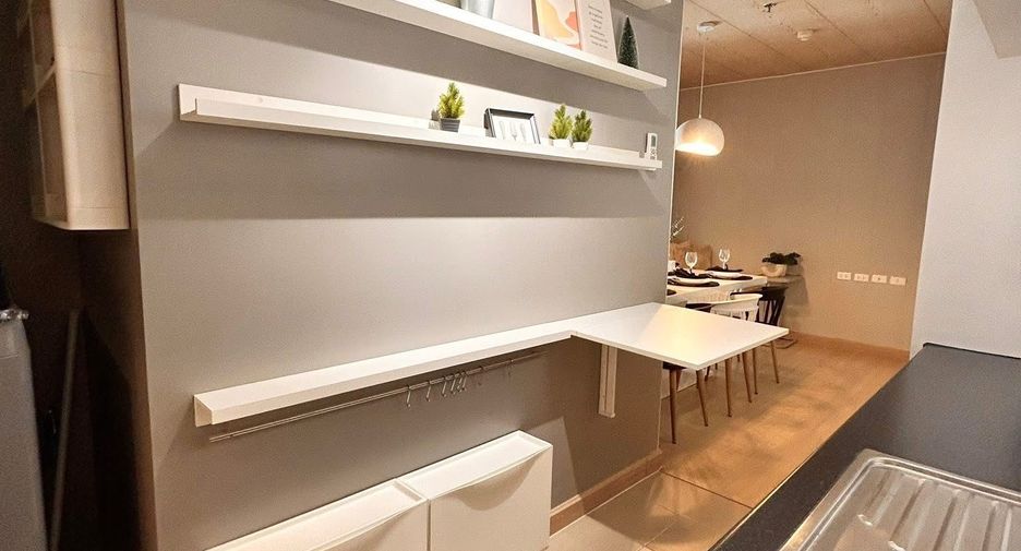 For rent 3 bedrooms condo in Huai Khwang, Bangkok