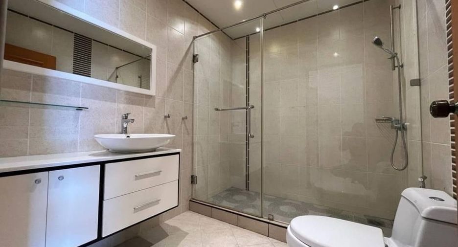 For sale 3 bedrooms villa in Pratumnak, Pattaya