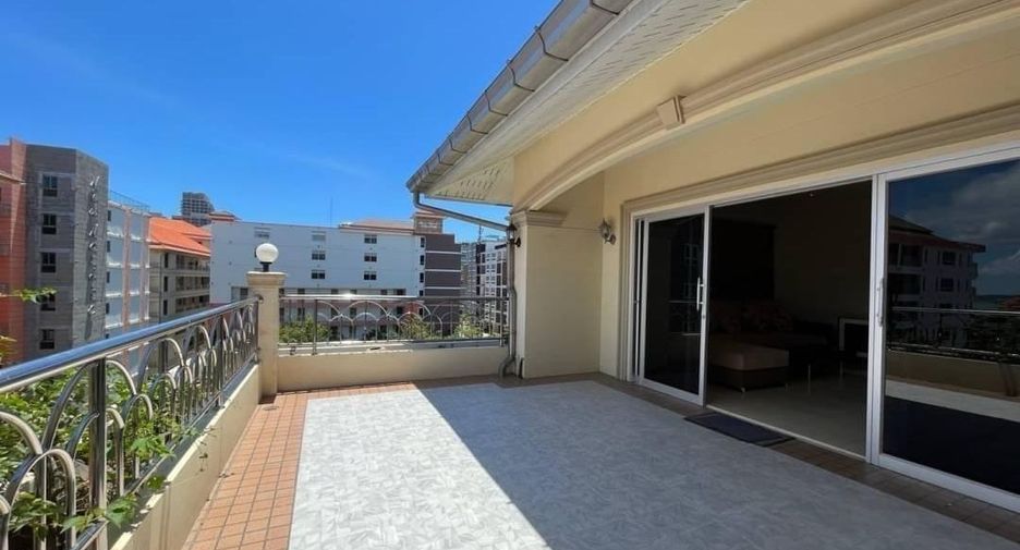 For sale 3 bedrooms villa in Pratumnak, Pattaya