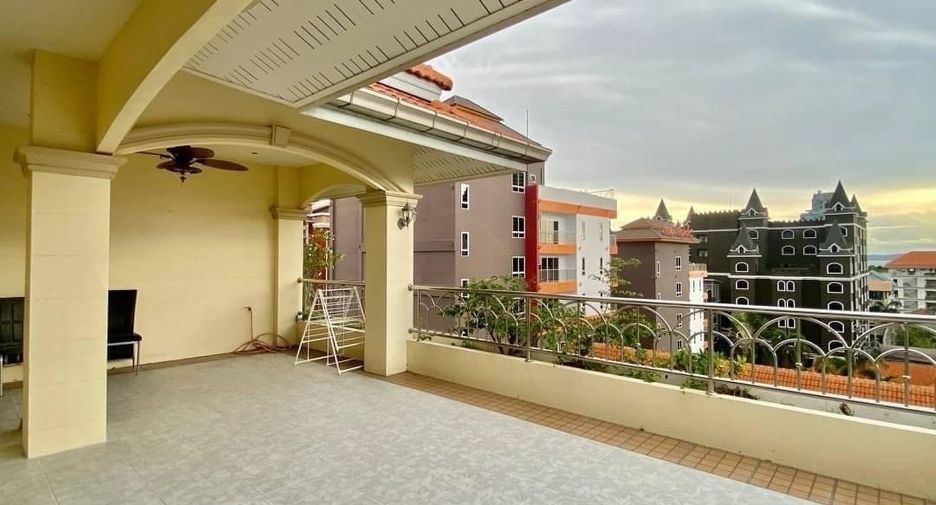 For sale 3 bedrooms villa in Pratumnak, Pattaya