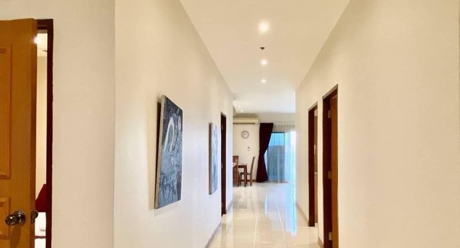 For sale 3 bedrooms villa in Pratumnak, Pattaya