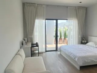 For rent 4 bedrooms house in Huai Khwang, Bangkok