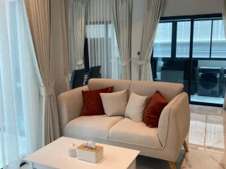 For rent 4 bedrooms house in Huai Khwang, Bangkok
