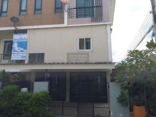 Casa adosada en venta de 3 habitaciones en Min Buri, Bangkok