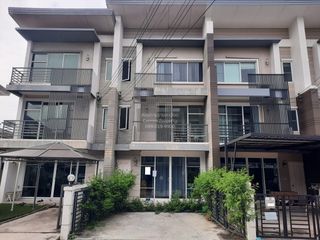 For sale 4 bedrooms townhouse in Bang Kapi, Bangkok