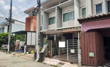 À vendre 3 chambres maison de ville à Khlong Luang, Pathum Thani