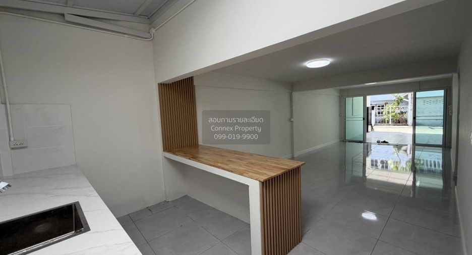 À vendre 3 chambres maison de ville à Mueang Samut Prakan, Samut Prakan
