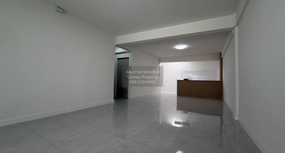À vendre 3 chambres maison de ville à Mueang Samut Prakan, Samut Prakan