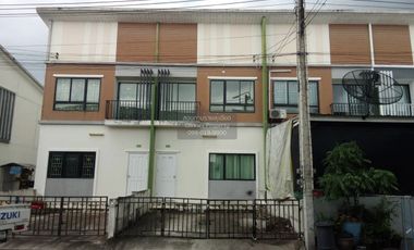 出售 3 卧室 联排别墅 在 Pluak Daeng, Rayong